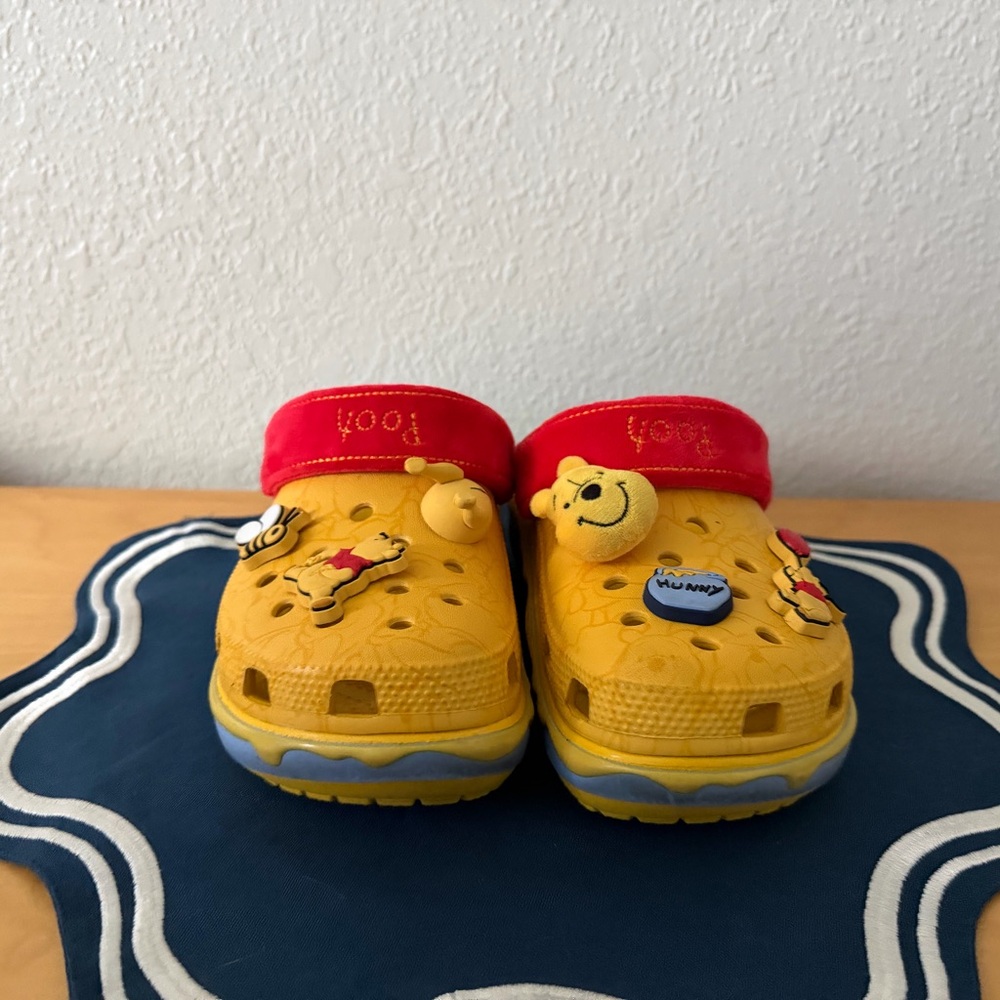 Limited edition Winnie the Pooh Disney crocs women - Picture 2 of 5
